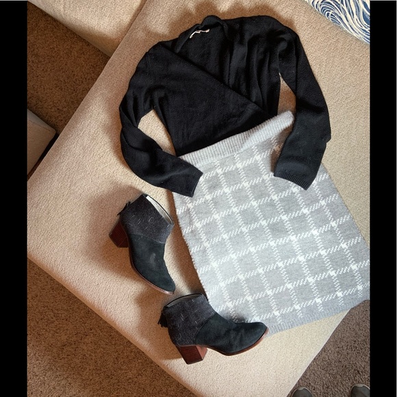 Wild and Alive grey plaid skirt - Picture 1 of 5